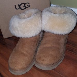 UGG Bailey Button Original (Chestnut)